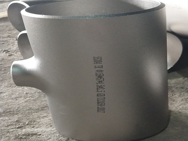 三(sān)通不鏽鋼管件液壓機膨脹生產工藝